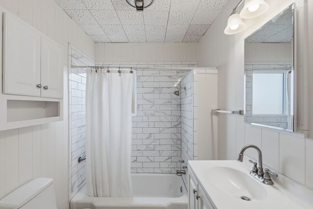 917 Carpenter Street, Azle, TX 76020