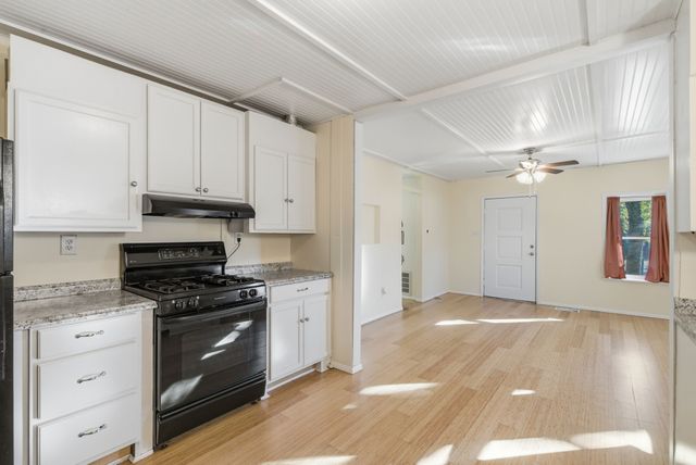 917 Carpenter Street, Azle, TX 76020