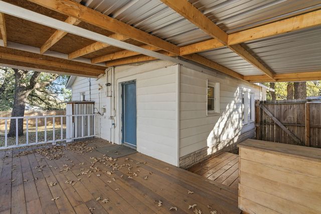 917 Carpenter Street, Azle, TX 76020