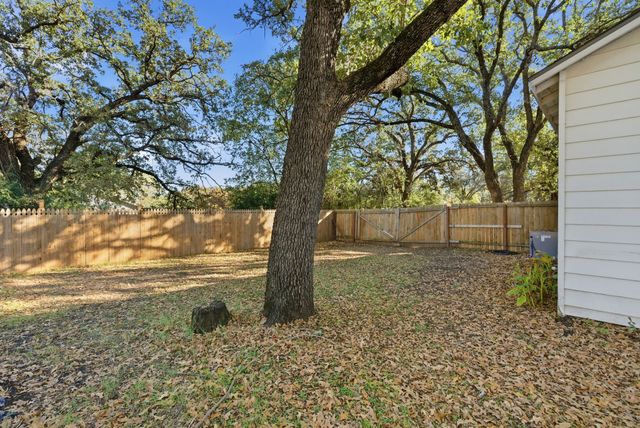 917 Carpenter Street, Azle, TX 76020
