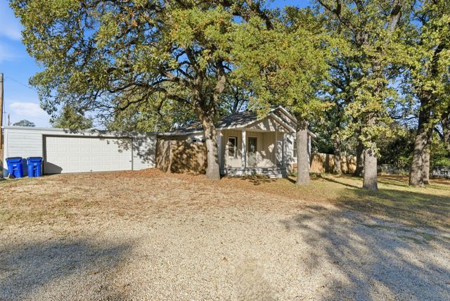 917 Carpenter Street, Azle, TX 76020