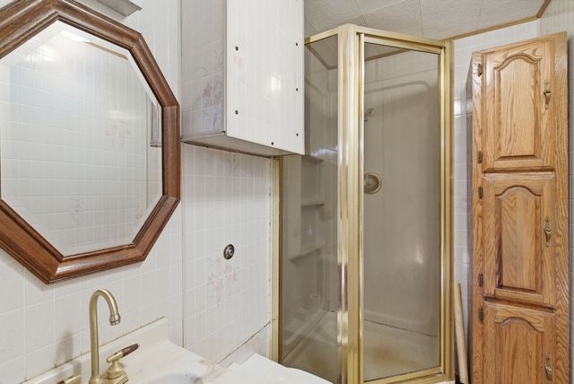 917 Carpenter Street, Azle, TX 76020