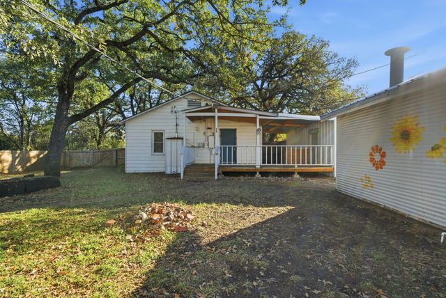 917 Carpenter Street, Azle, TX 76020