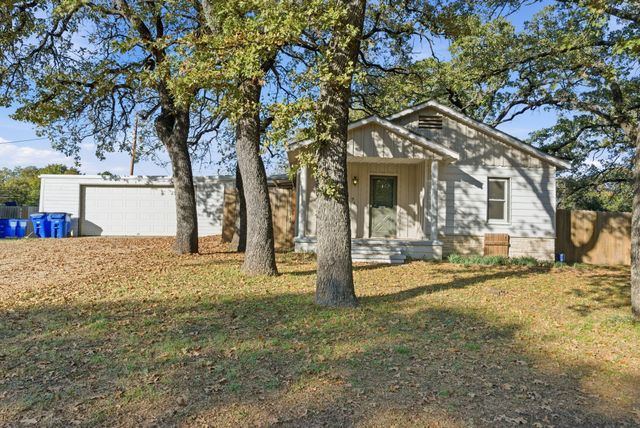 917 Carpenter Street, Azle, TX 76020