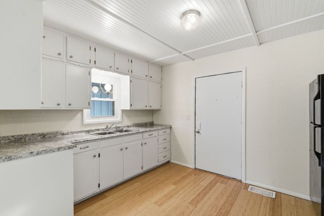 917 Carpenter Street, Azle, TX 76020