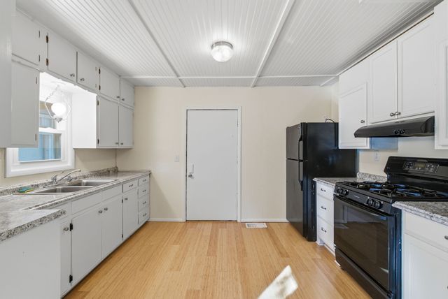 917 Carpenter Street, Azle, TX 76020