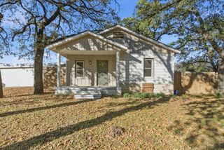 917 Carpenter Street, Azle, TX 76020