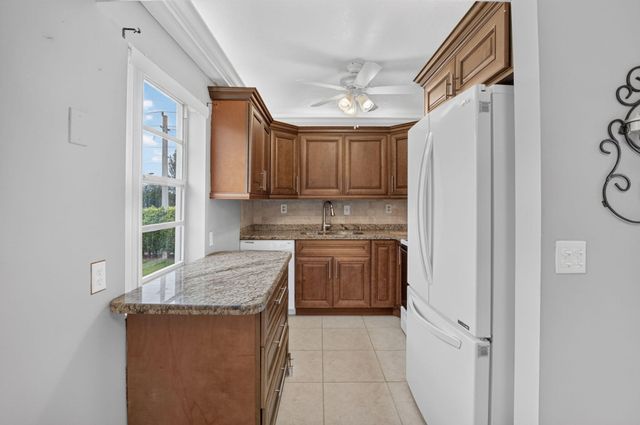 701 Burgundy O, Delray Beach, FL 33484