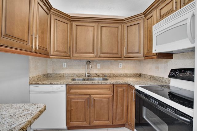 701 Burgundy O, Delray Beach, FL 33484