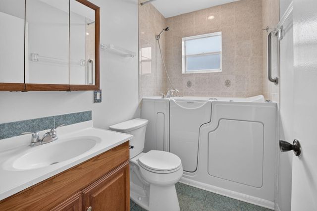 701 Burgundy O, Delray Beach, FL 33484