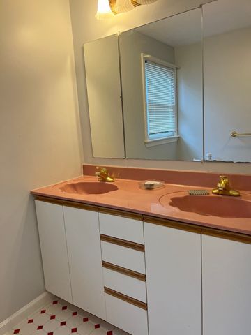 335-337 Linwood Ave 335, Newton, MA 02460
