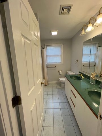 335-337 Linwood Ave 335, Newton, MA 02460