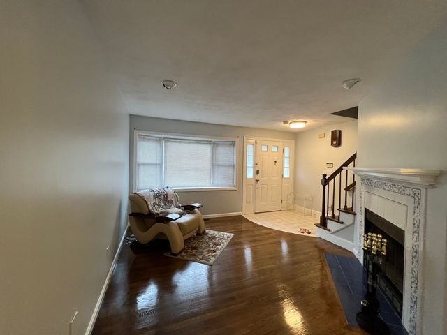 335-337 Linwood Ave 335, Newton, MA 02460