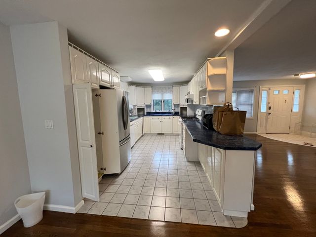 335-337 Linwood Ave 335, Newton, MA 02460