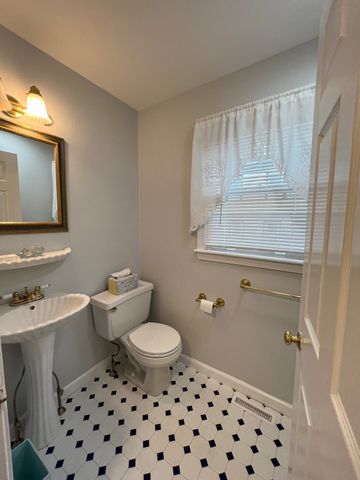 335-337 Linwood Ave 335, Newton, MA 02460