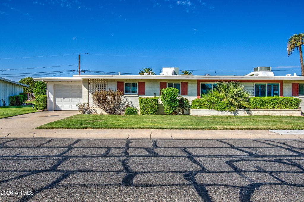 10752 W PEORIA Avenue, Sun City, AZ 85351 — exterior
