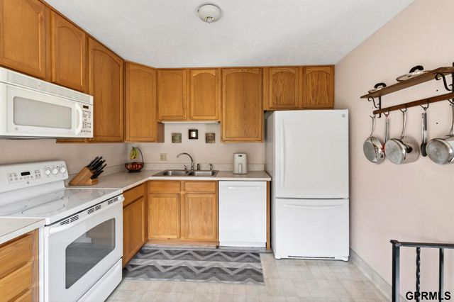 1605 Cascio Drive, Bellevue, NE 68005