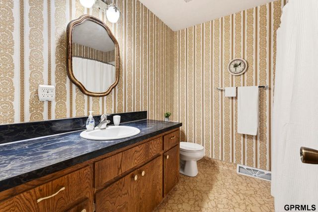 1605 Cascio Drive, Bellevue, NE 68005