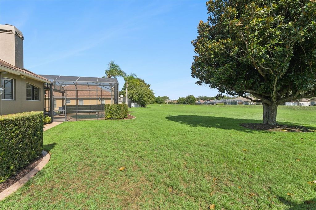 Image 2 of property listing at 3739 WINDING LAKE CIRCLE, Orlando, FL 32835