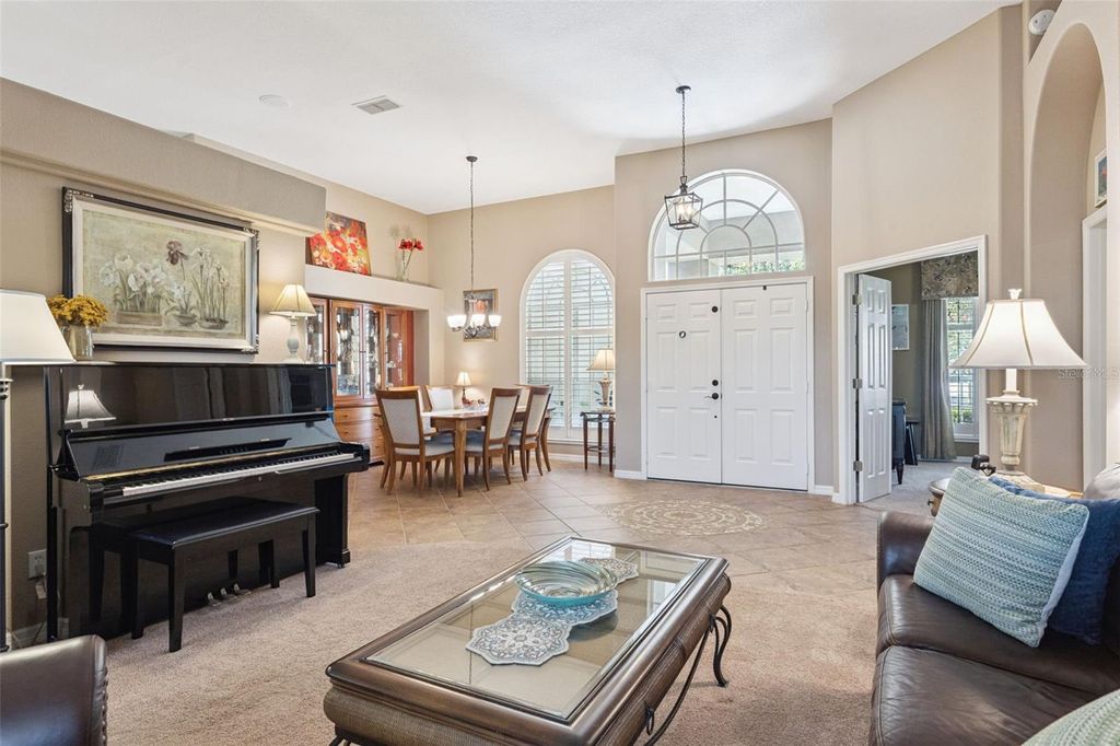 Image 13 of property listing at 3739 WINDING LAKE CIRCLE, Orlando, FL 32835