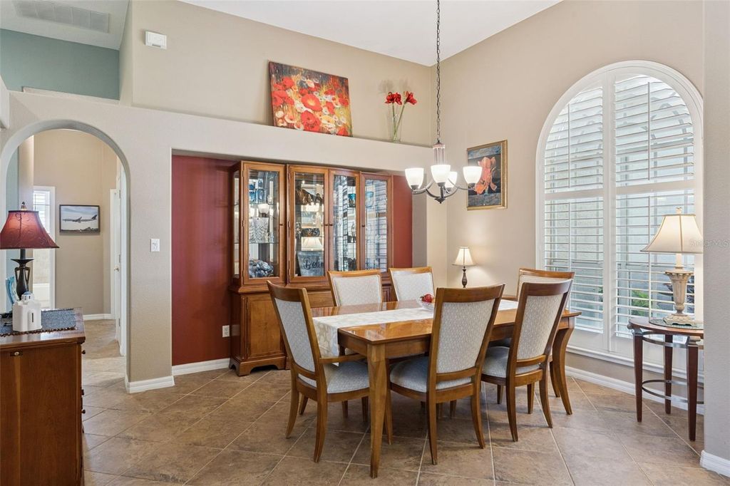 Image 14 of property listing at 3739 WINDING LAKE CIRCLE, Orlando, FL 32835