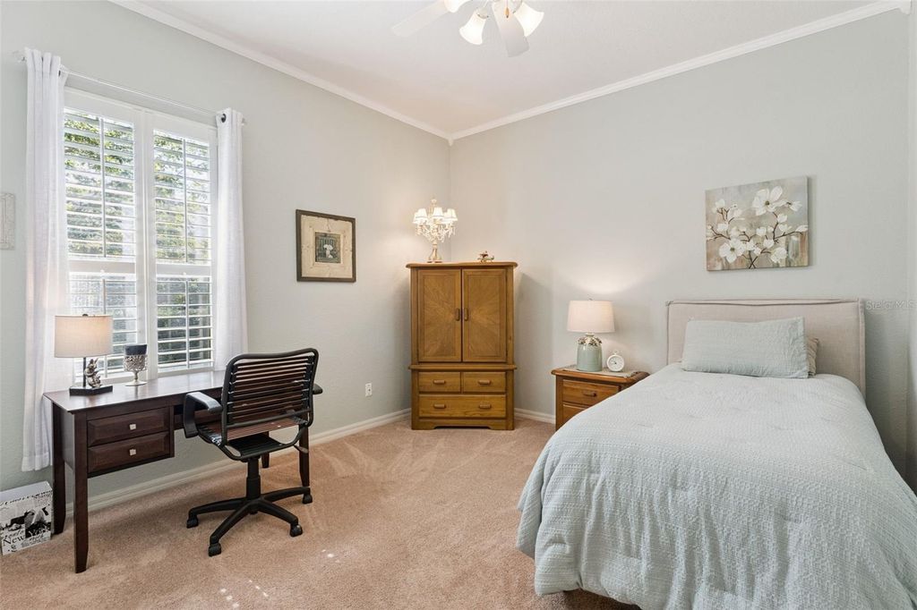 Image 15 of property listing at 3739 WINDING LAKE CIRCLE, Orlando, FL 32835