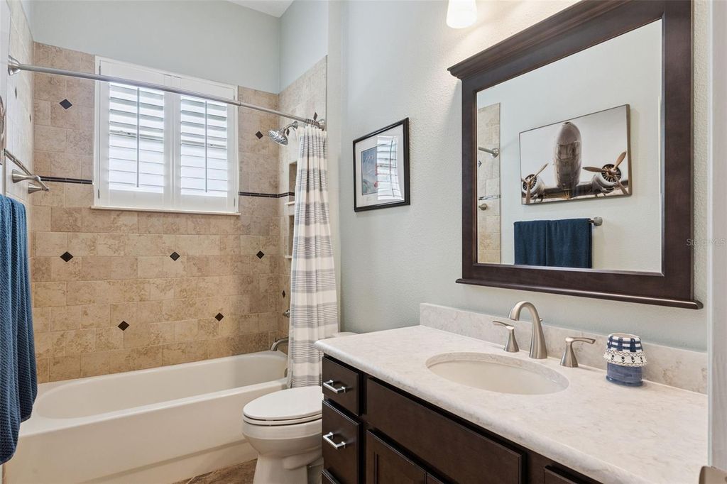 Image 17 of property listing at 3739 WINDING LAKE CIRCLE, Orlando, FL 32835