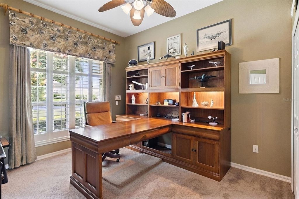 Image 21 of property listing at 3739 WINDING LAKE CIRCLE, Orlando, FL 32835