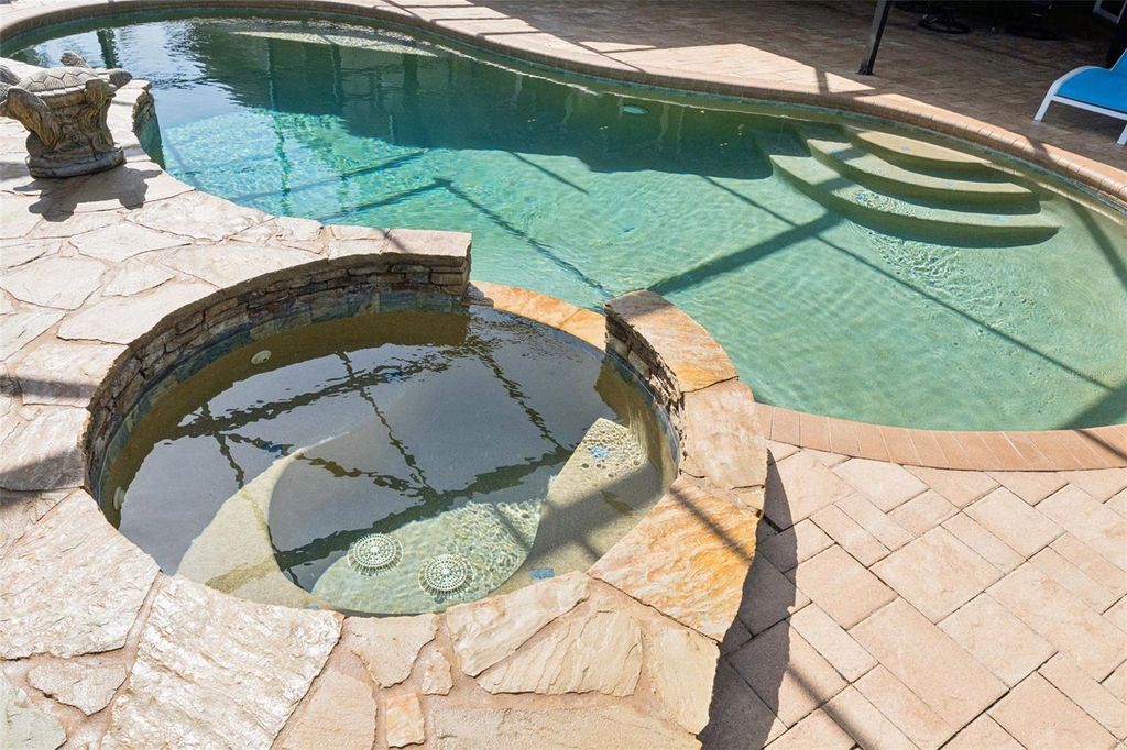 Image 24 of property listing at 3739 WINDING LAKE CIRCLE, Orlando, FL 32835