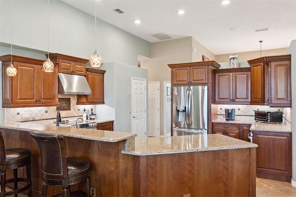 Image 7 of property listing at 3739 WINDING LAKE CIRCLE, Orlando, FL 32835