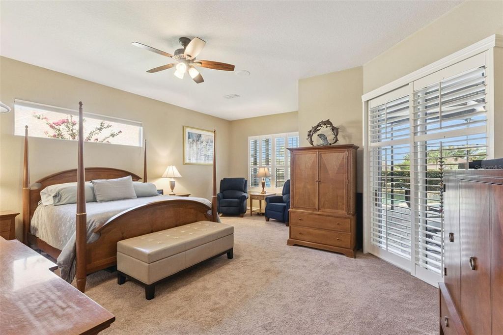 Image 10 of property listing at 3739 WINDING LAKE CIRCLE, Orlando, FL 32835