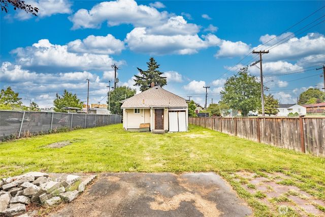 3827 S Morgan Street, Seattle, WA 98118