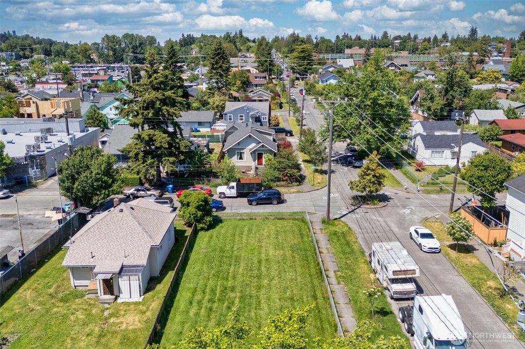 3827 S Morgan Street, Seattle, WA 98118