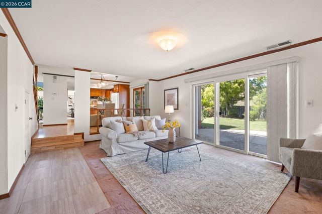 55 Regency Dr, Clayton, CA 94517