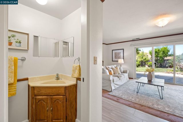 55 Regency Dr, Clayton, CA 94517