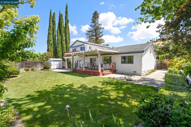 55 Regency Dr, Clayton, CA 94517