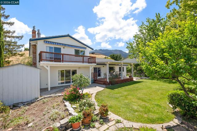 55 Regency Dr, Clayton, CA 94517