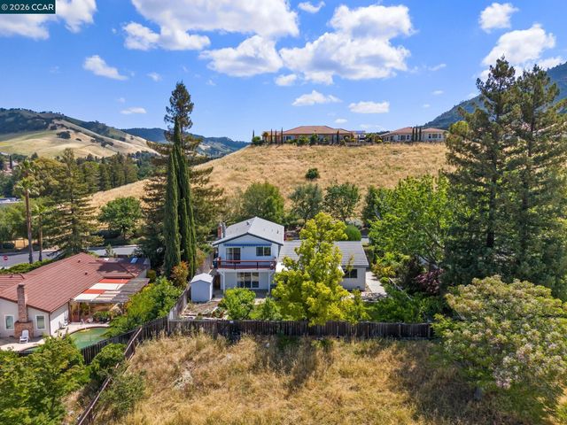 55 Regency Dr, Clayton, CA 94517