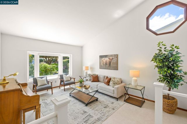 55 Regency Dr, Clayton, CA 94517