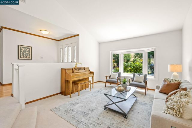 55 Regency Dr, Clayton, CA 94517