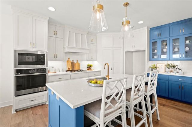 8016 Round Prairie Street, Shawnee, KS 66220