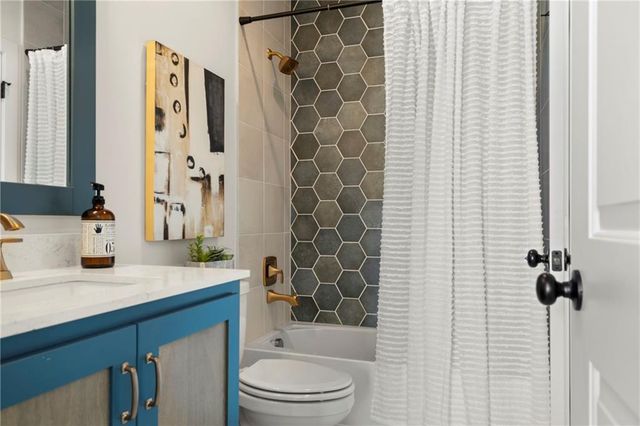 8016 Round Prairie Street, Shawnee, KS 66220