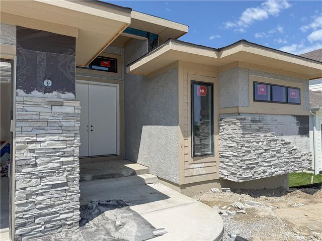 8016 Round Prairie Street, Shawnee, KS 66220