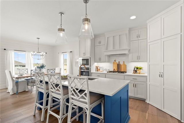 8016 Round Prairie Street, Shawnee, KS 66220