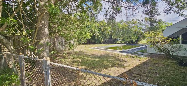860 W Jasmine Drive, Lake Park, FL 33403
