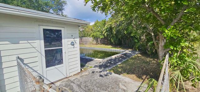 860 W Jasmine Drive, Lake Park, FL 33403