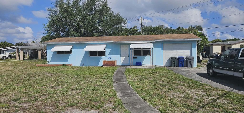 860 W Jasmine Drive, Lake Park, FL 33403