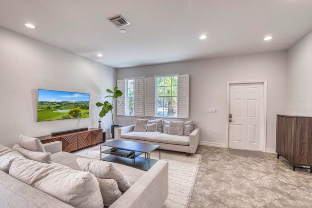 120 W Thatch Palm Circle, Jupiter, FL 33458