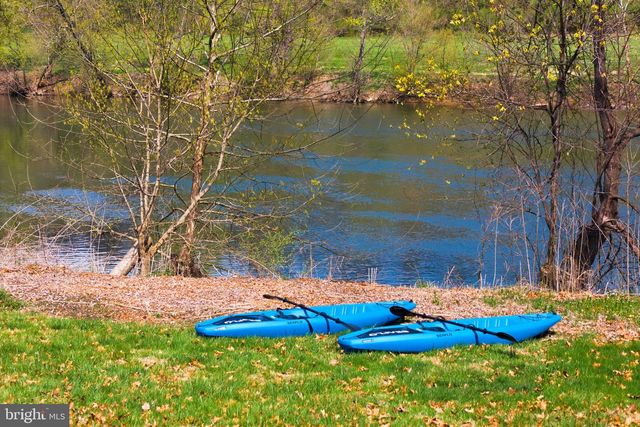 1527 SHENANDOAH RIVER LN, Boyce, VA 22620
