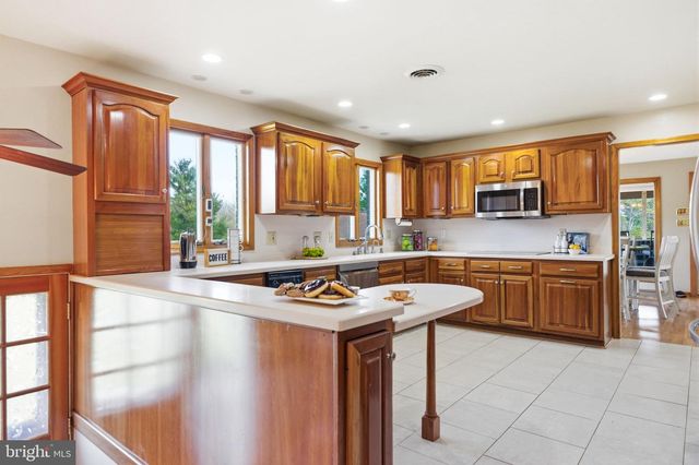 1527 SHENANDOAH RIVER LN, Boyce, VA 22620